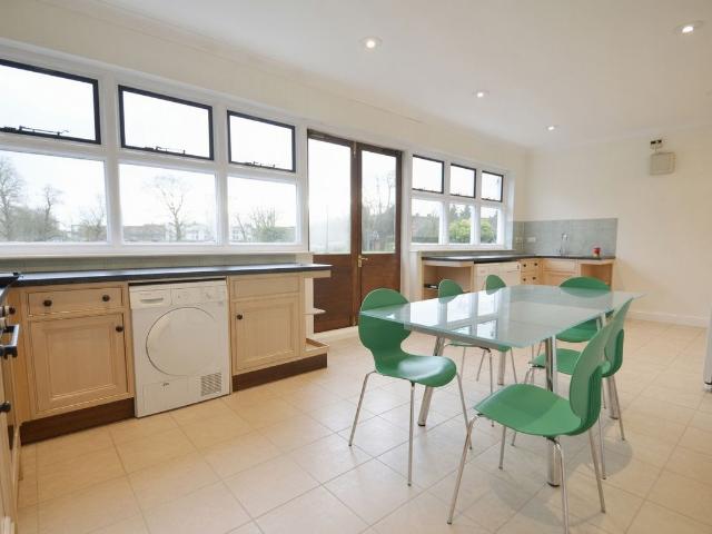 Apartment for rent in Hythe End, Wraysbury