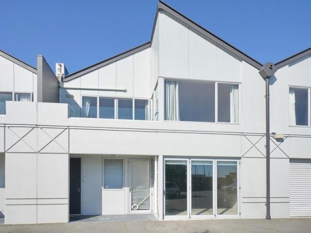 Apartment for rent in Chaslands, Canterbury