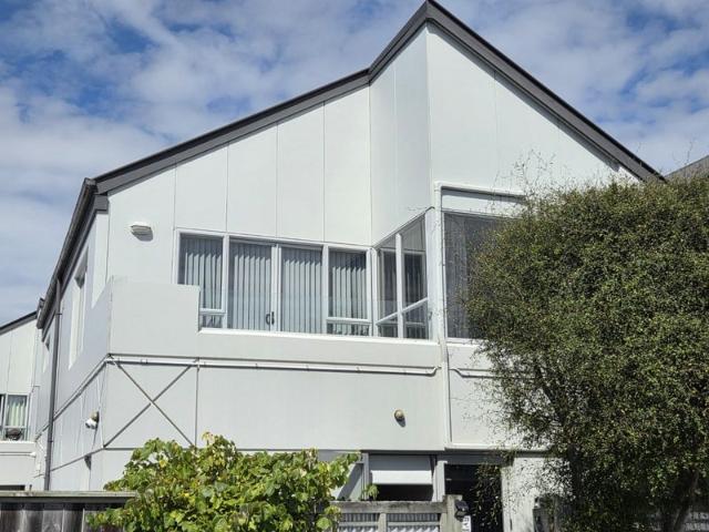 Apartment for rent in Chaslands, Canterbury