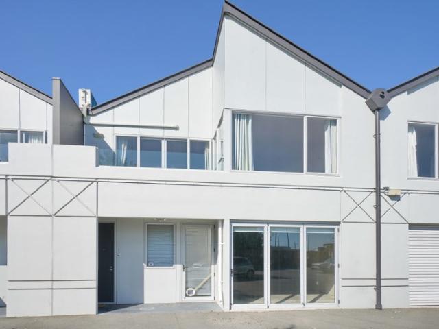 Apartment for rent in Chaslands, Canterbury