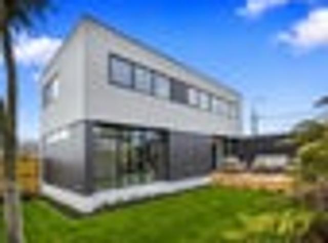 Townhouse for rent in Chaslands, Canterbury