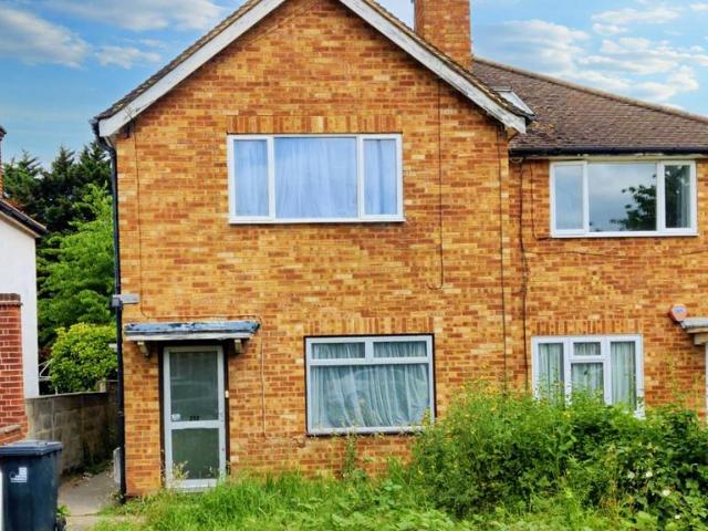 Apartment for rent in London Borough of Ealing, Greenford