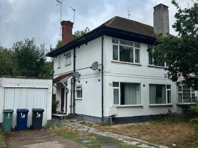 Apartment for rent in London Borough of Ealing, Greenford