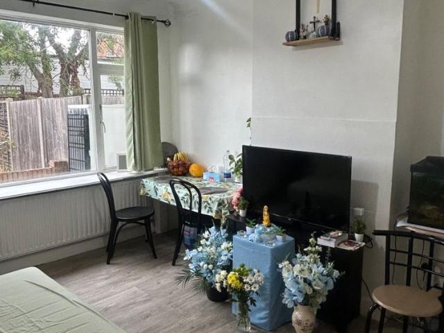 House for rent in London Borough of Ealing, Greenford