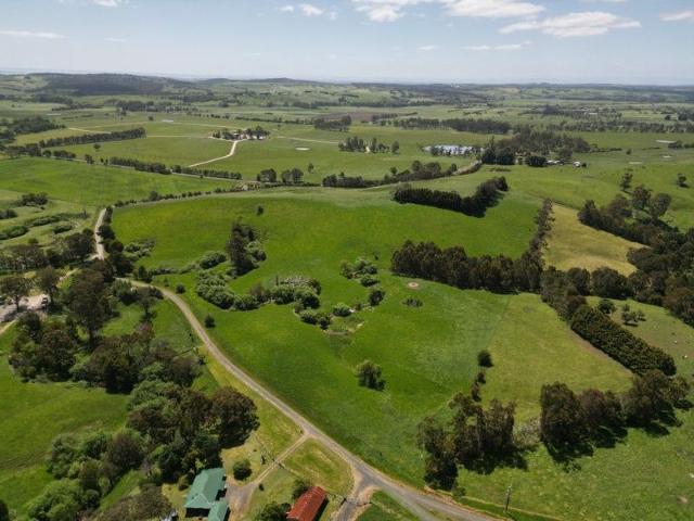 Cottage for sale in Kernot, Victoria