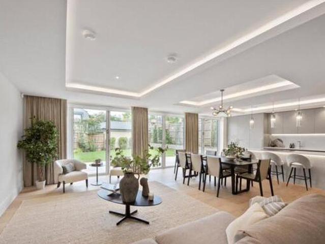 House for sale in Pachesham Park, Surrey