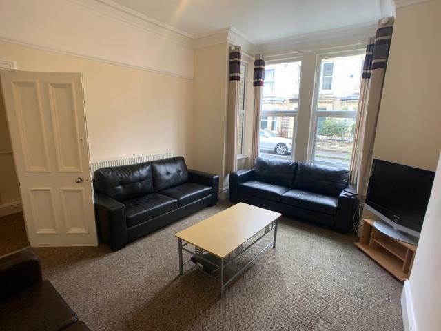 Room for rent in High Field, York