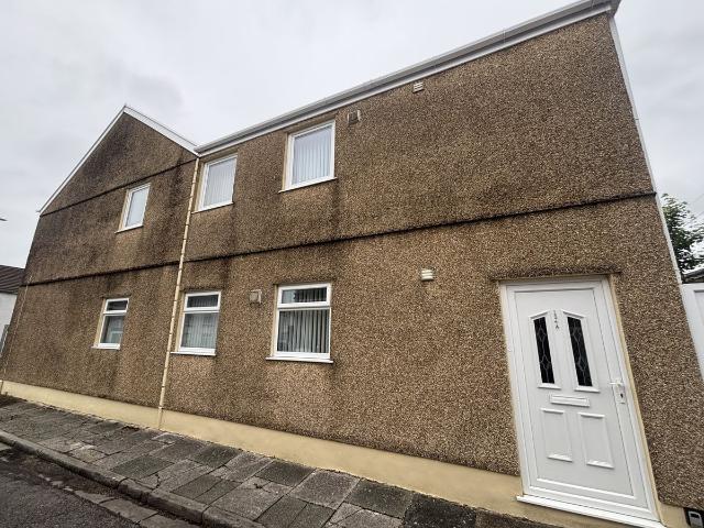 Apartment for rent in Cwmbwrla, Nangreaves