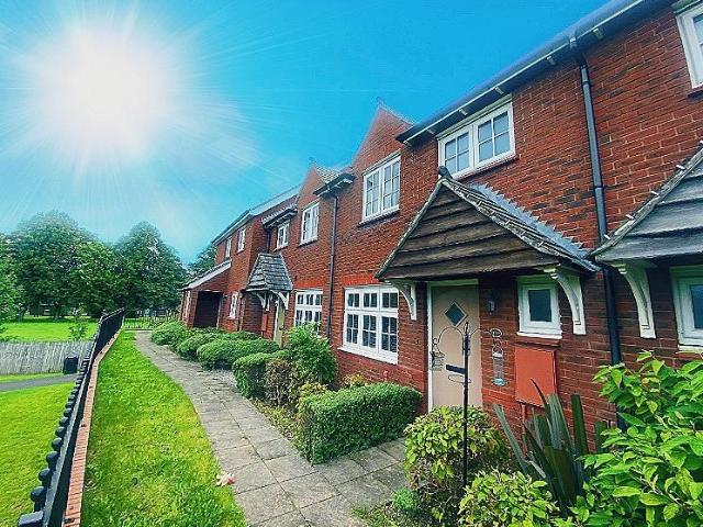 Apartment for rent in Bryncae, Wales