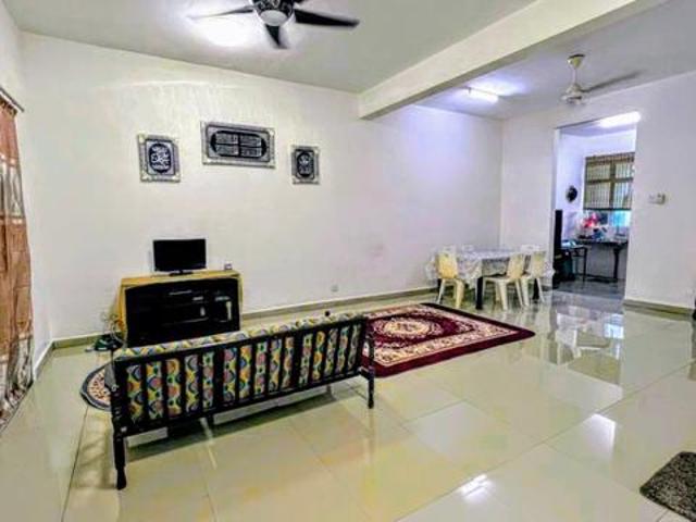 Terraced House for sale in Malaka