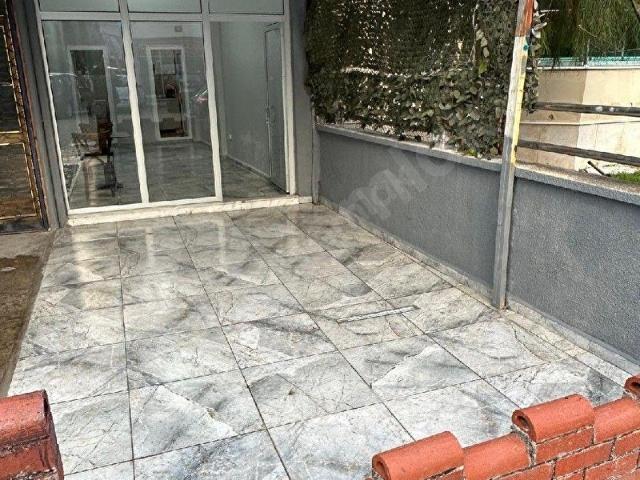 Bayrakli, İzmir içerisinde satılık Dükkan