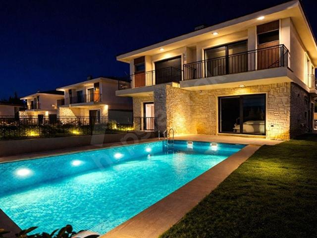 Karaova, Kuşadası içerisinde satılık Villa