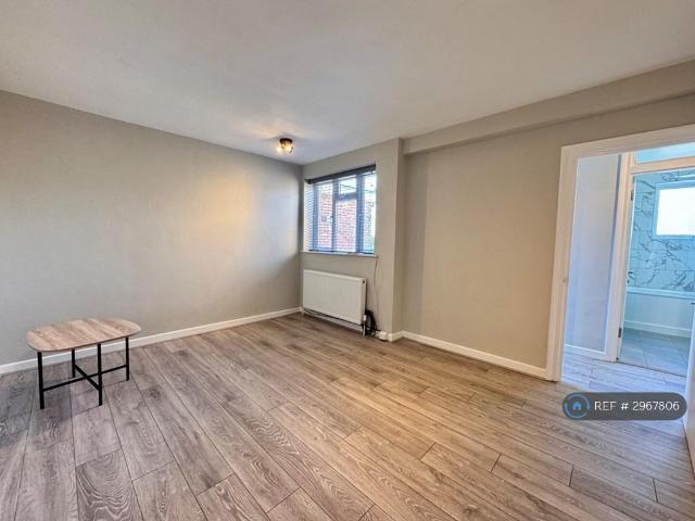 Apartment for rent in Eastcote, Greater London