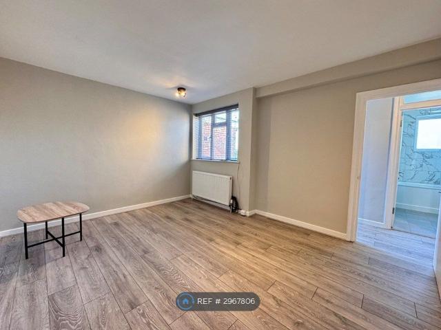 Apartment for rent in Eastcote, Greater London