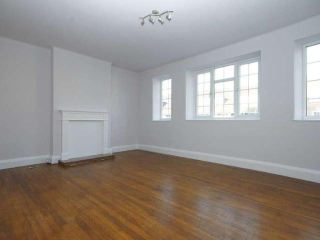 Apartment for rent in Eastcote, Greater London