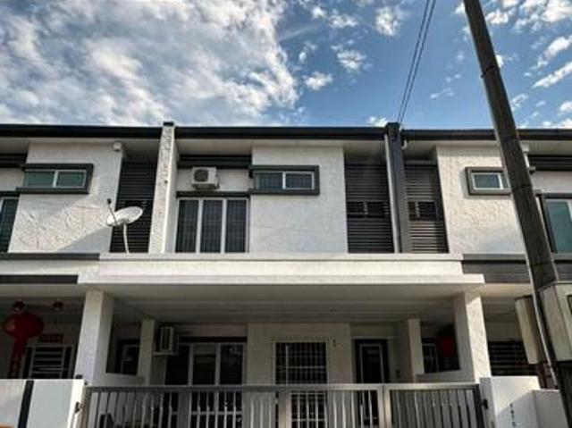 Terraced House for sale in Kuching, Bahagian Kuching