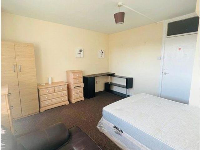 Room for rent in West Kensington, Greater London