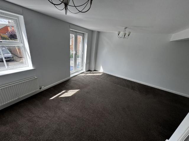 Townhouse for rent in Corby