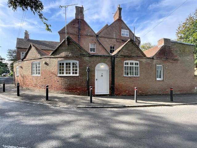 Apartment for rent in Castle Green, Green Close