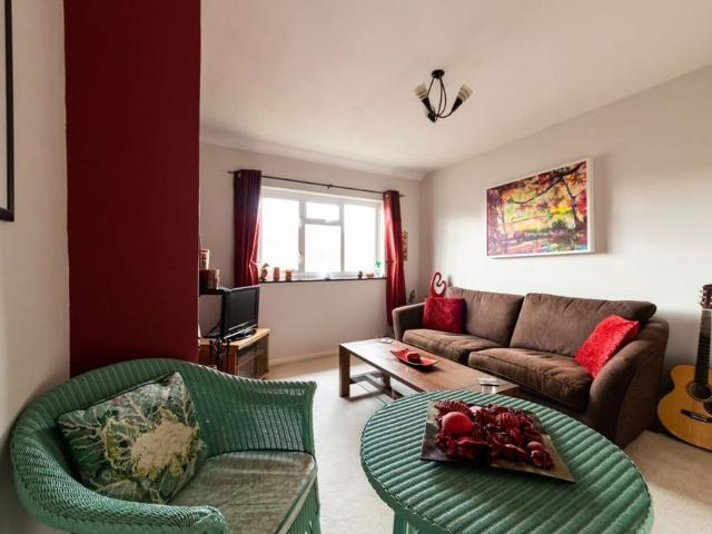 Apartment for rent in Hampton Hill, Greater London