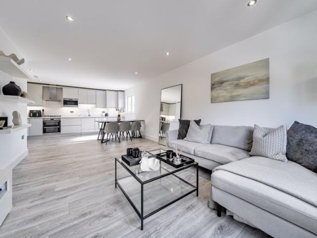 Apartment for rent in Widmore, Greater London