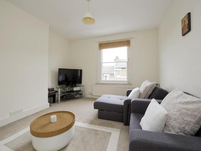 Apartment for rent in Brook Green, Greater London