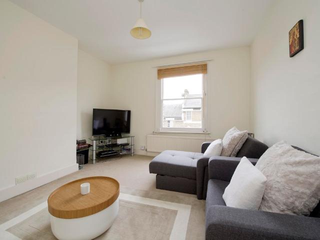Apartment for rent in Brook Green, Greater London