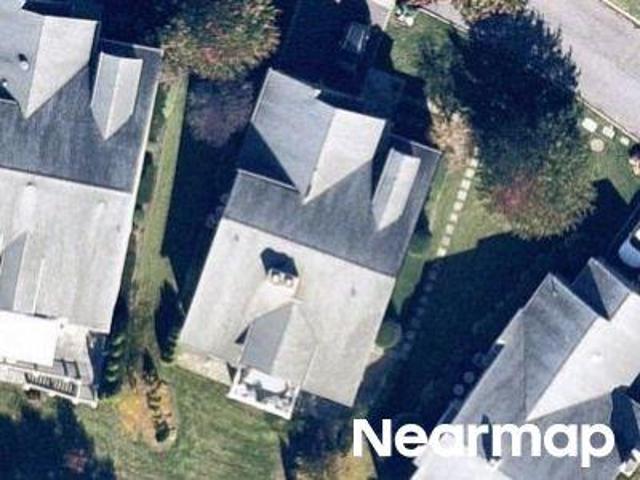 House for sale in Oyster Bay