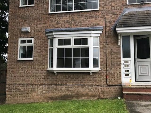 Studio for rent in Farsley, West Yorkshire