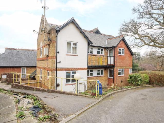 Apartment for rent in Fole, Surrey