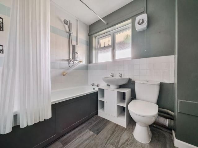 Apartment for rent in Fole, Surrey