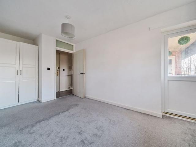 Apartment for rent in Fole, Surrey