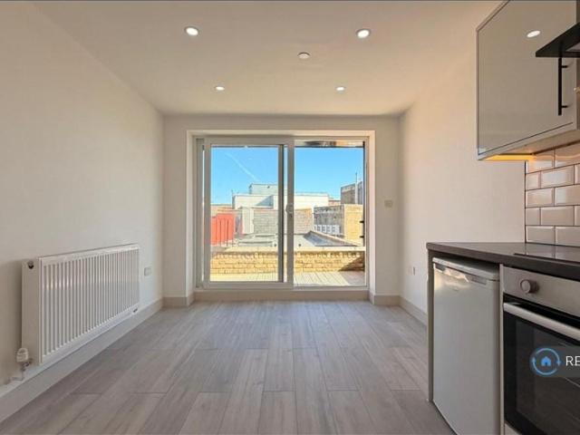Apartment for rent in Royal Borough of Kingston upon Thames, Greater London
