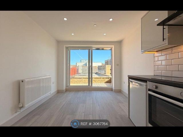 Apartment for rent in Royal Borough of Kingston upon Thames, Greater London