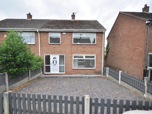 Apartment for rent in Moses Gate, Lee Bank