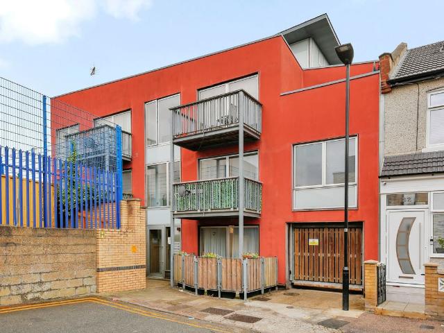 Apartment for rent in Little Ilford, Greater London