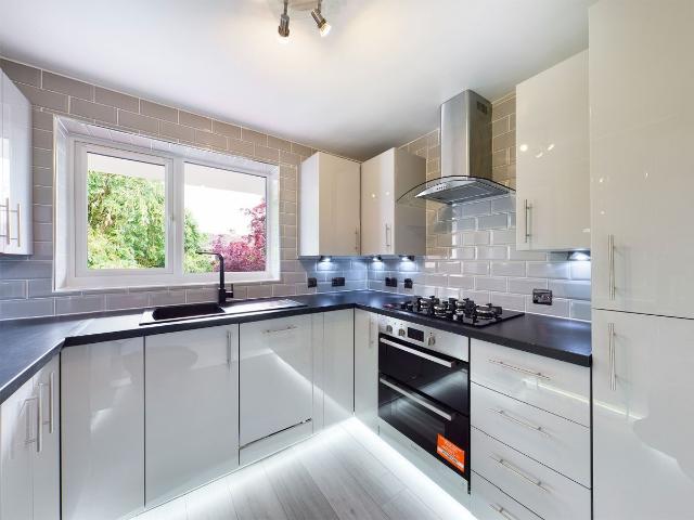 Apartment for rent in Highfield, Pouchen End