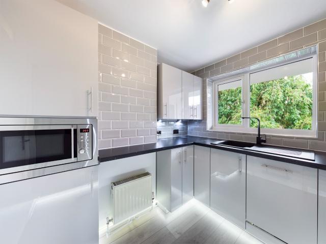 Apartment for rent in Highfield, Pouchen End