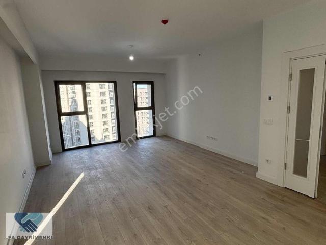 Merdivenköy Mahallesi, Kadıköy içerisinde satılık Residence