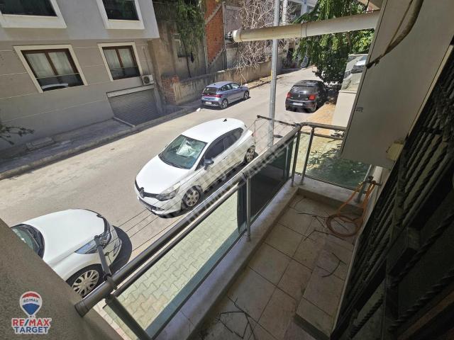 Karşiyaka, İzmir içerisinde satılık mülk