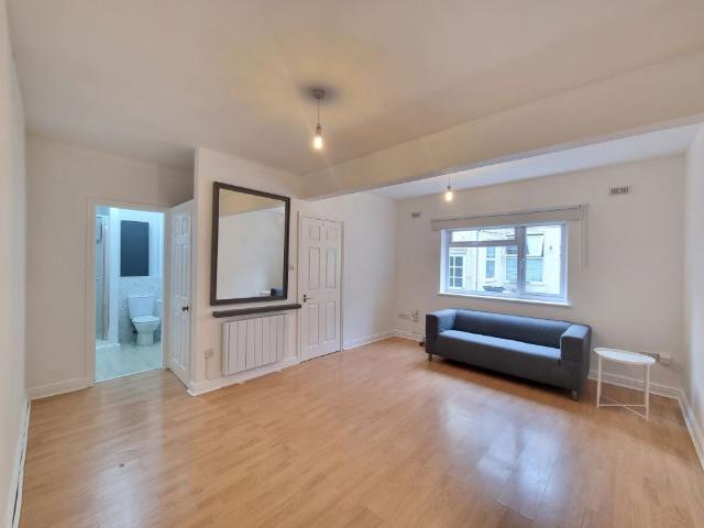Studio for rent in Bede Island, Old Wharf