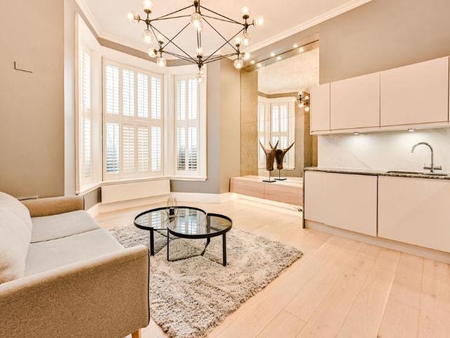 House for rent in Brompton, Greater London