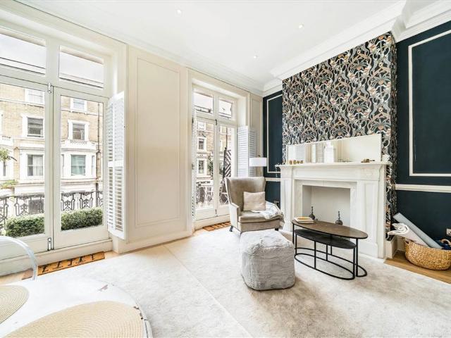 Apartment for rent in Lot's Village, Greater London