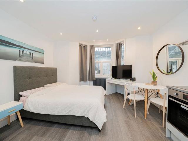 Studio for rent in Lot's Village, Greater London