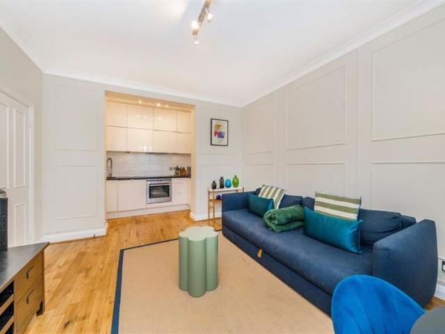 Apartment for rent in Lot's Village, Greater London