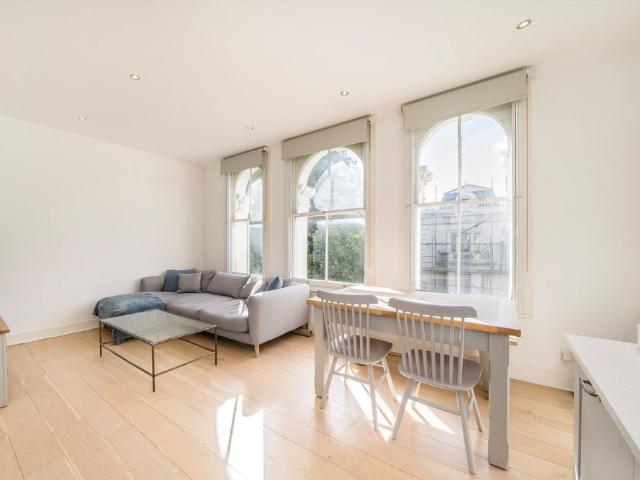 Apartment for rent in Lot's Village, Greater London