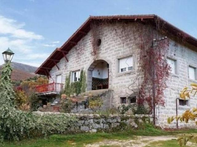 Casa en alquiler en Navaluenga, Ávila