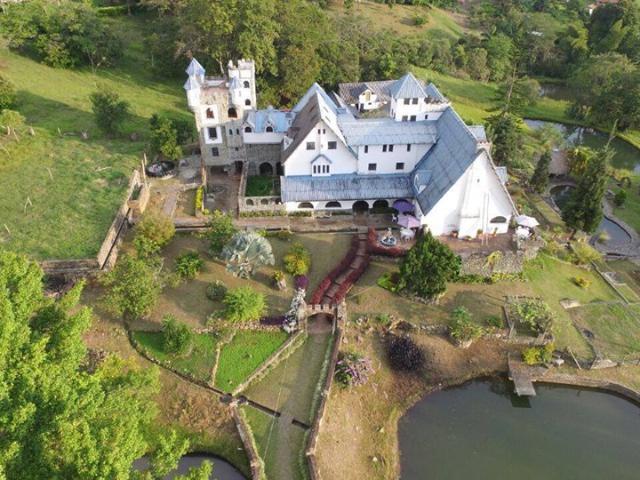 Finca En Arriendo En El Cerrito En Santa Elena A277349