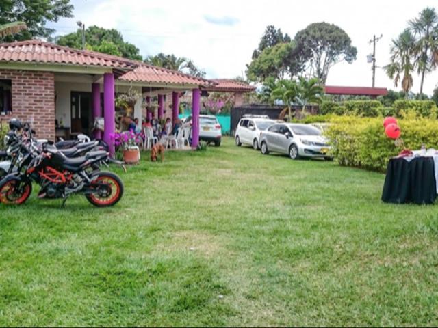 Finca En Arriendo En Tulua En Tres Esquinas A277355