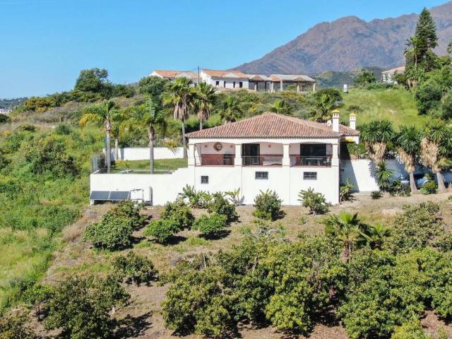 Finca en venta en Estepona
